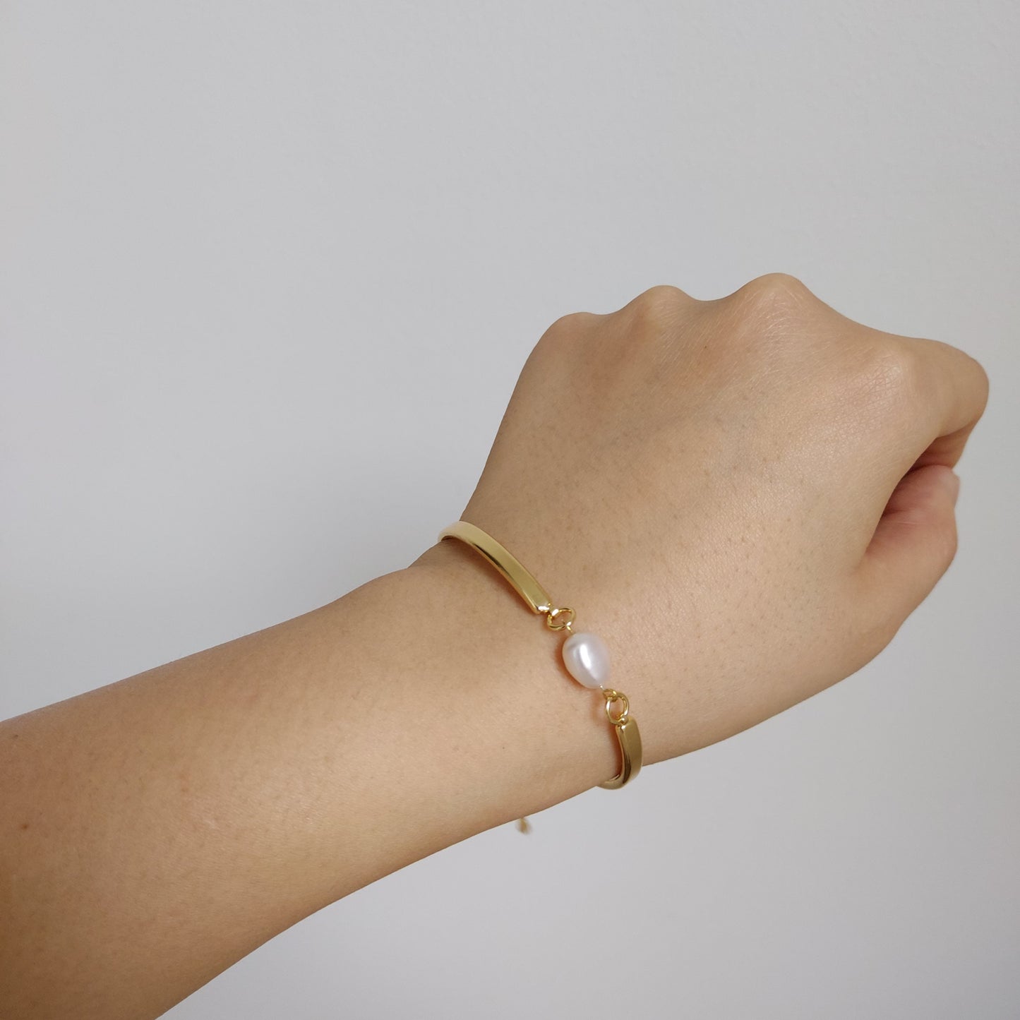Minimal Gold/Silver Pearl bracelet / Gifts for Her