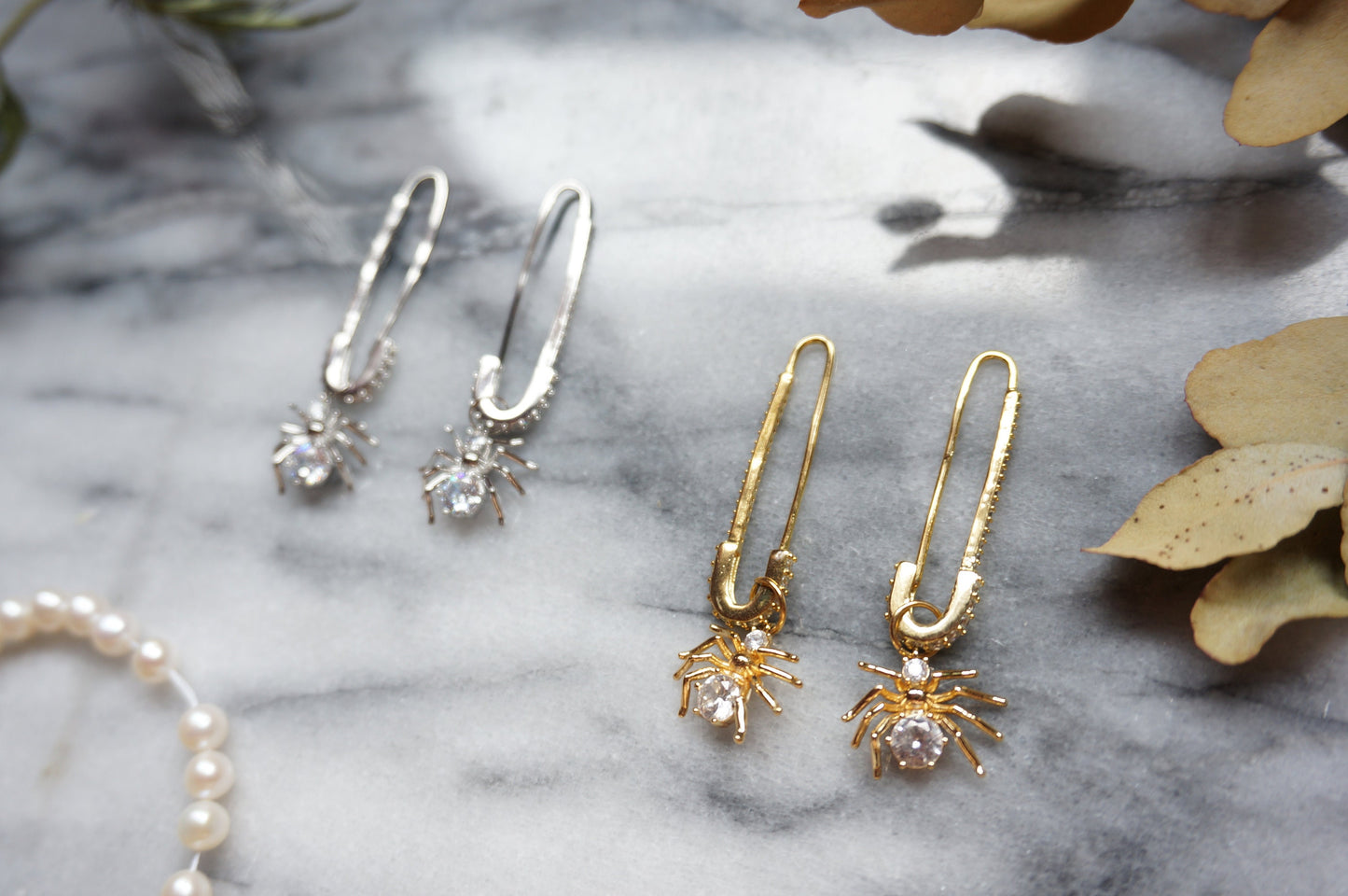 ARACHNO Safety Pin and Spider Earrings (Gold/Silver)