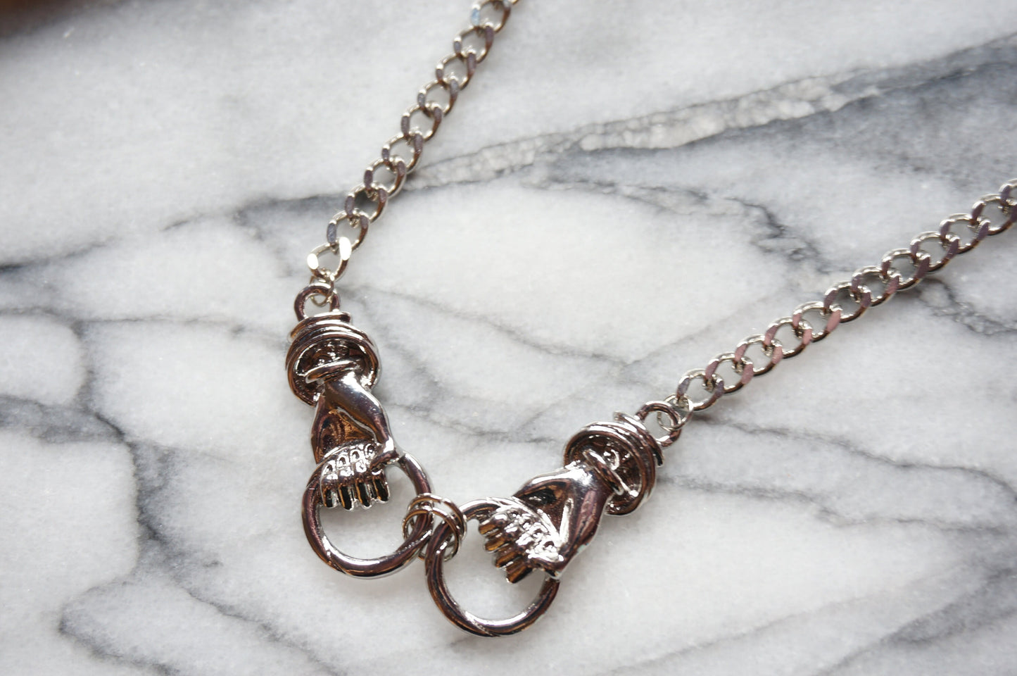 HAND IN HAND Silver Chunky Chain Necklace