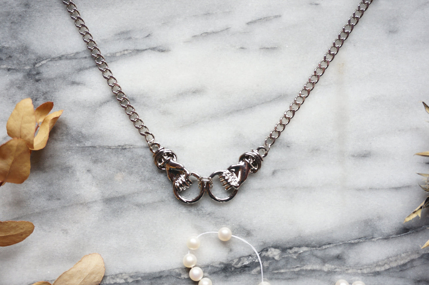 HAND IN HAND Silver Chunky Chain Necklace