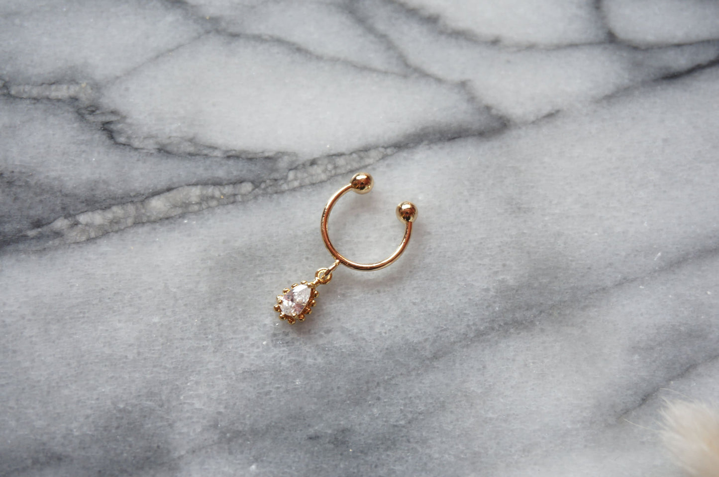 Dainty Septum Clip On Piercing / Teardrop Septum Clip on