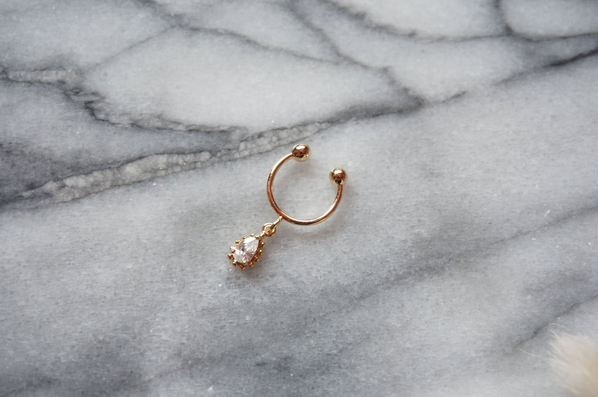 Dainty Septum Clip On Piercing / Teardrop Septum Clip on