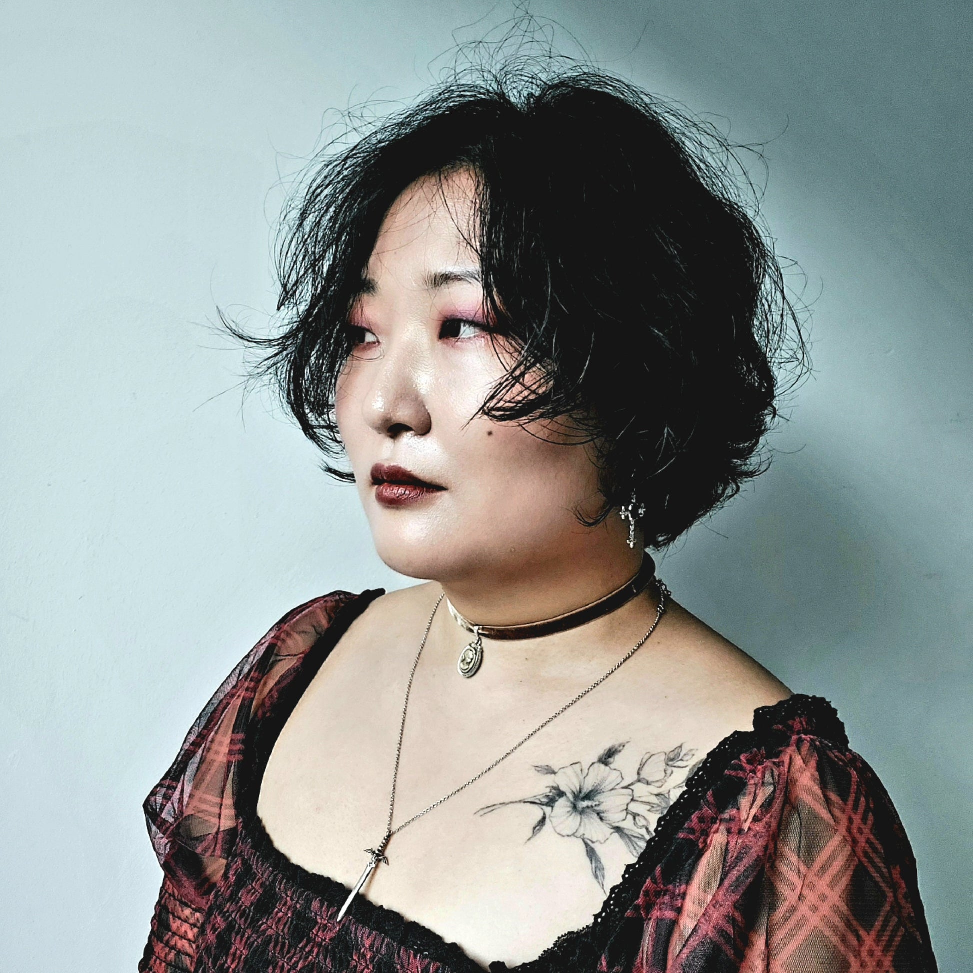 CAMEO- Ochre brown Stretch Velvet Choker with Portrait Pendant in Gold / Silver / Dark Academia Choker