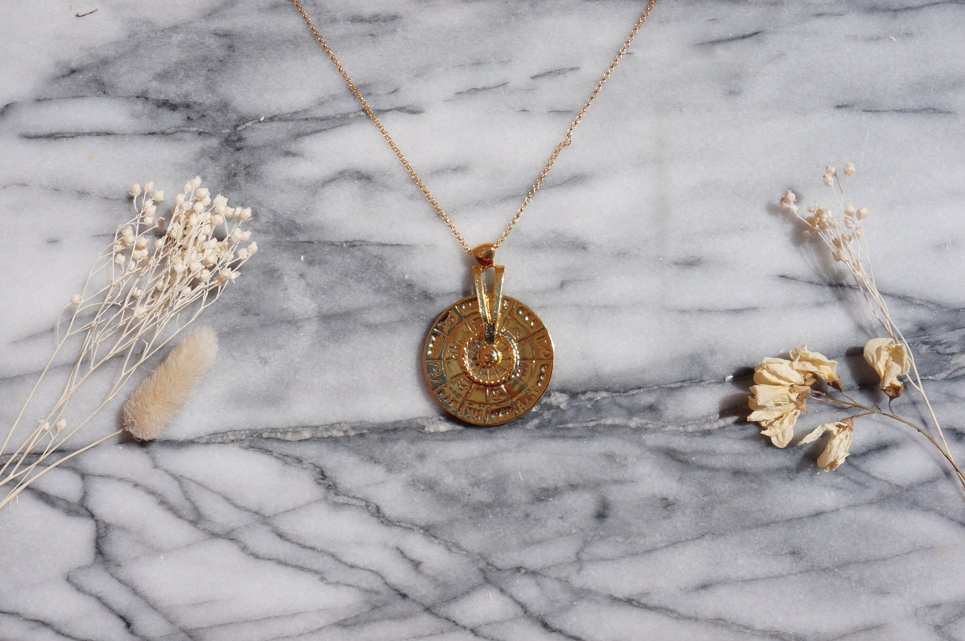 ZODIAC Astrology Wheel Star Sign Moving Pendant Necklace in Gold Plating