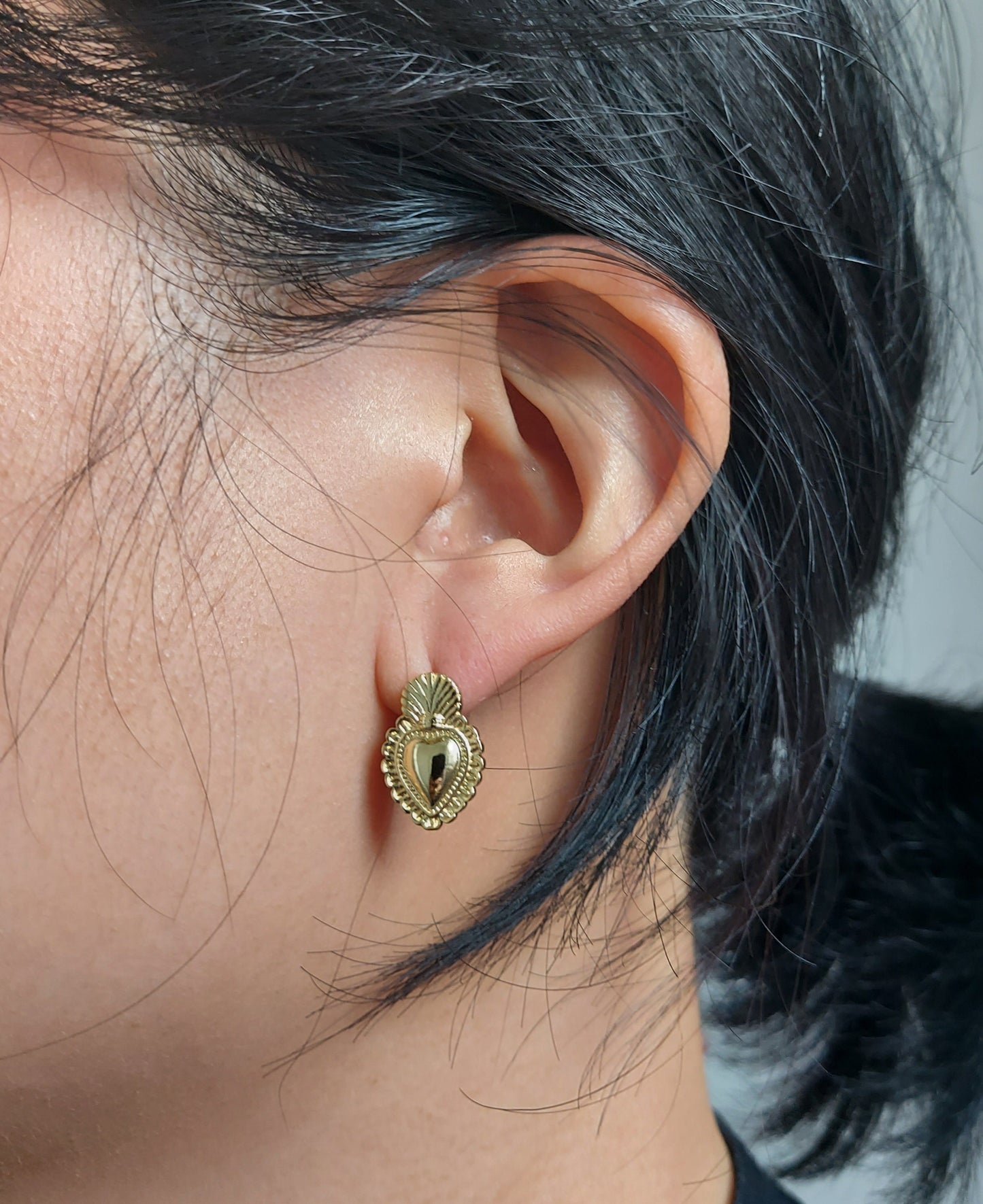 Sacred heart stud earrings Gold/Silver Plated Earrings