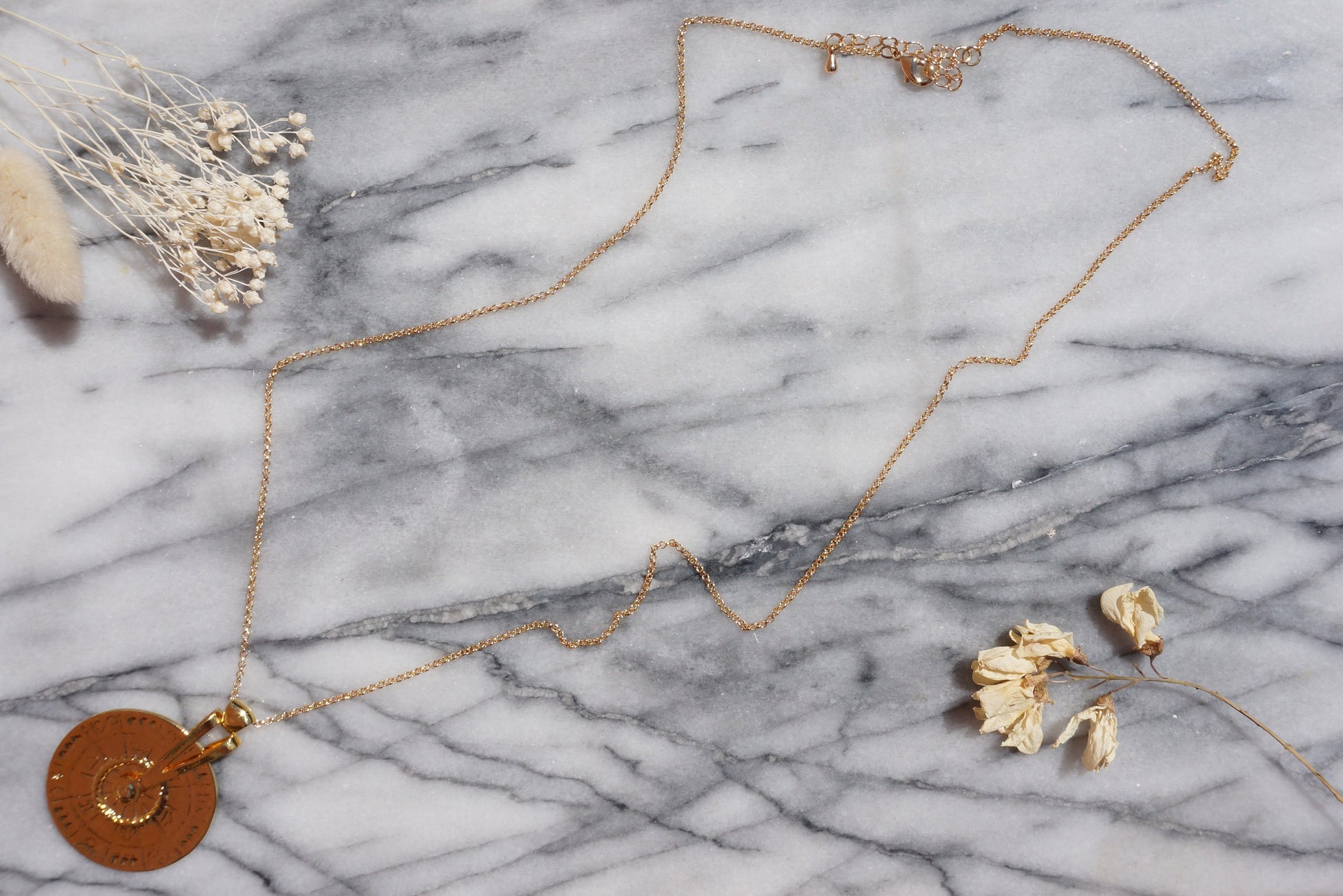 ZODIAC Astrology Wheel Star Sign Moving Pendant Necklace in Gold Plating