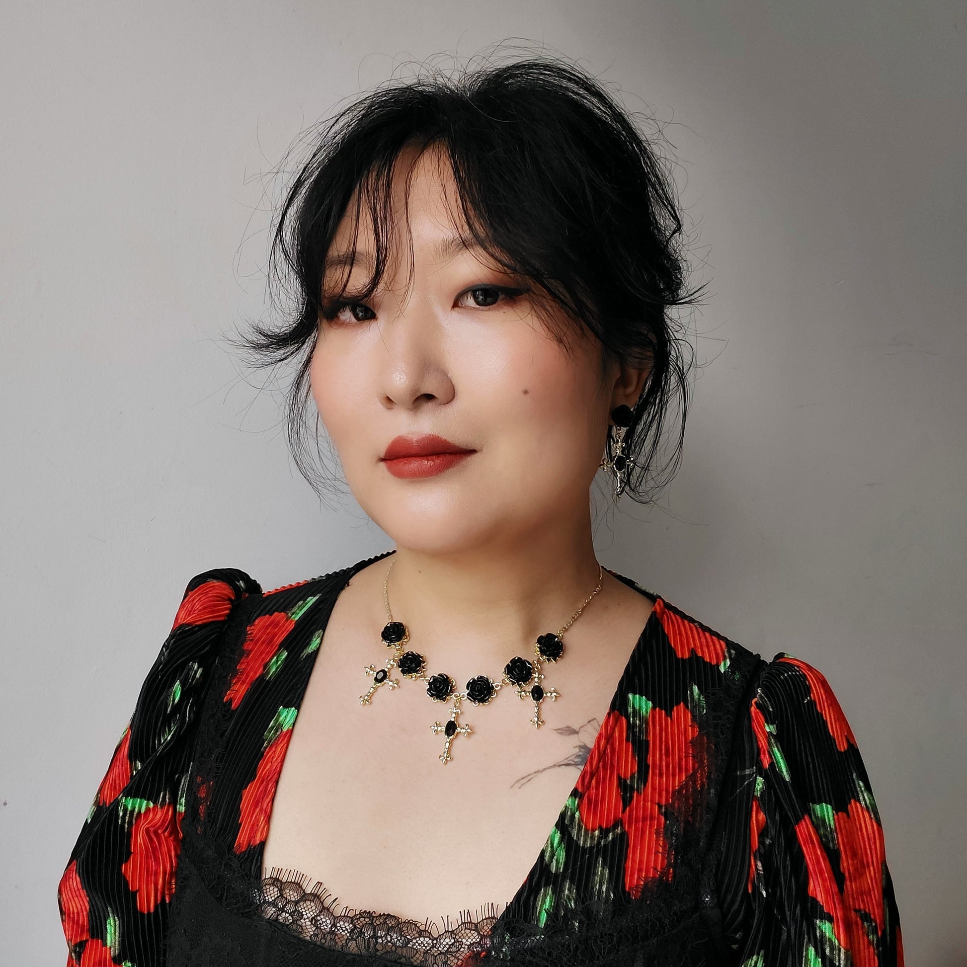 EVELYN Black Rose And Cross Gold Necklace