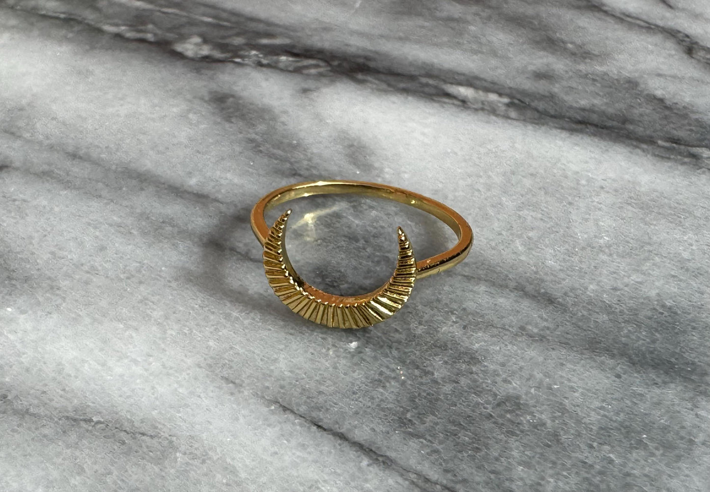 Crescent Moon Ring in Gold / Silver