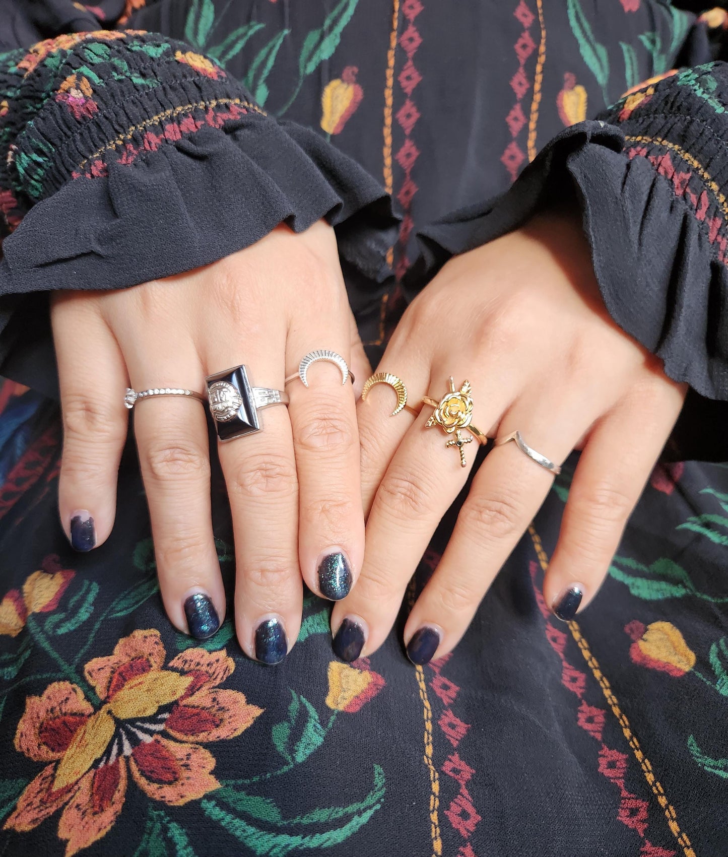 Crescent Moon Ring in Gold / Silver