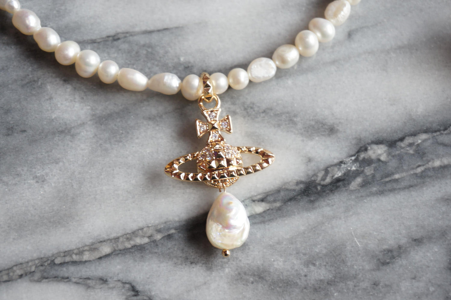ELIZABETH Regal Orb Pearl Strand Necklace in Gold / Silver