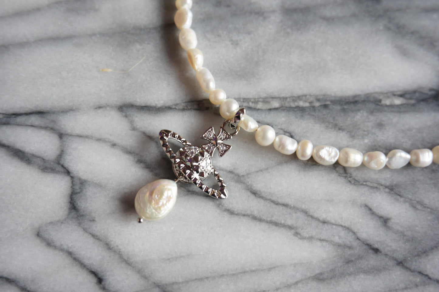 ELIZABETH Regal Orb Pearl Strand Necklace in Gold / Silver