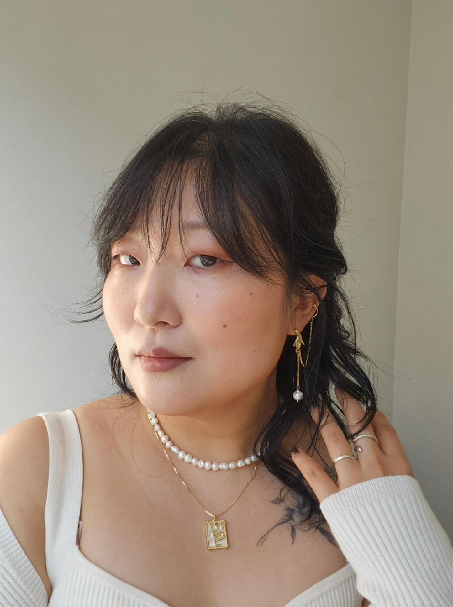 VIVIENNE Gold Pearl Chain Earrings
