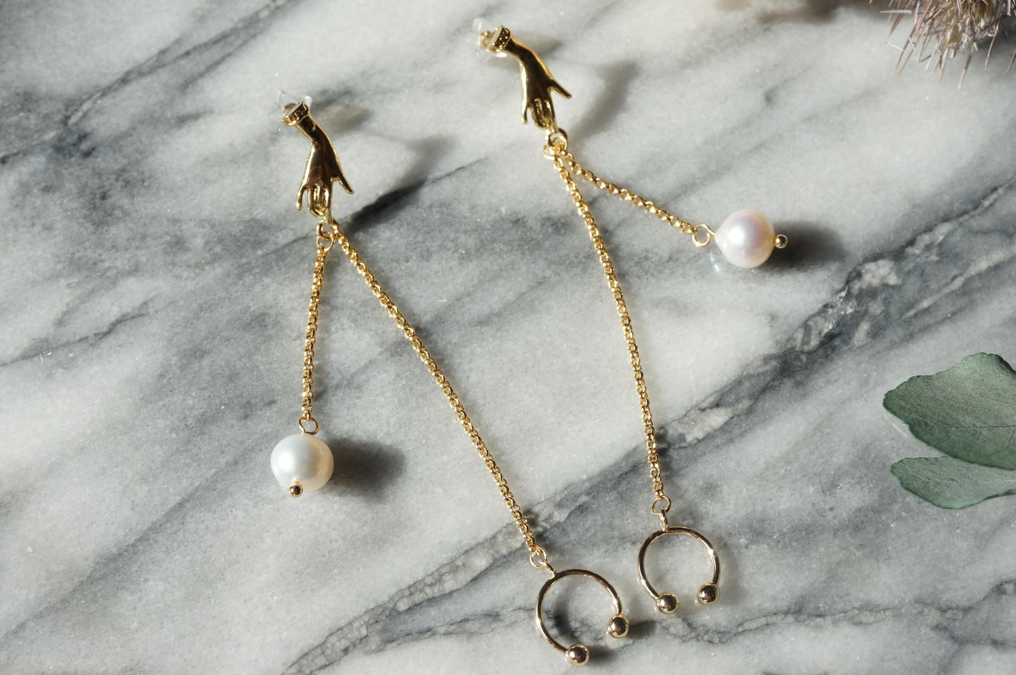 VIVIENNE Gold Pearl Chain Earrings