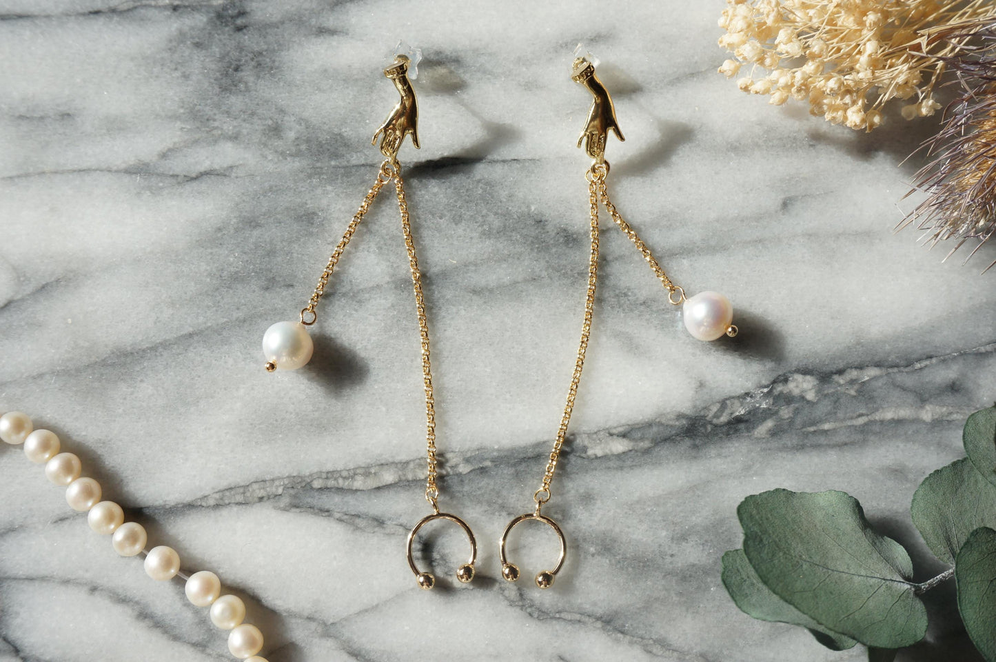 VIVIENNE Gold Pearl Chain Earrings
