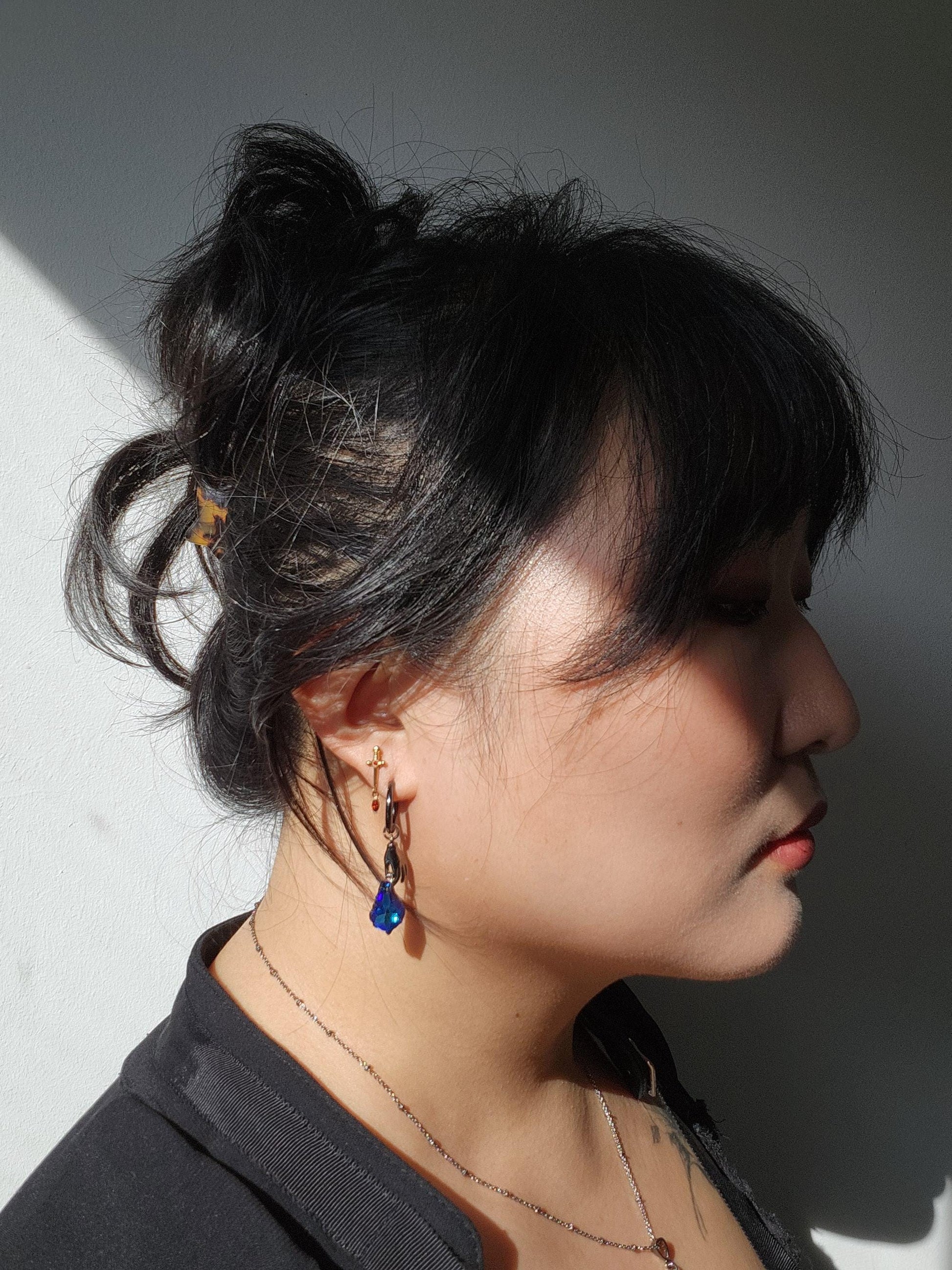 Azure HAND HOLDING blue crystal necklace and earrings
