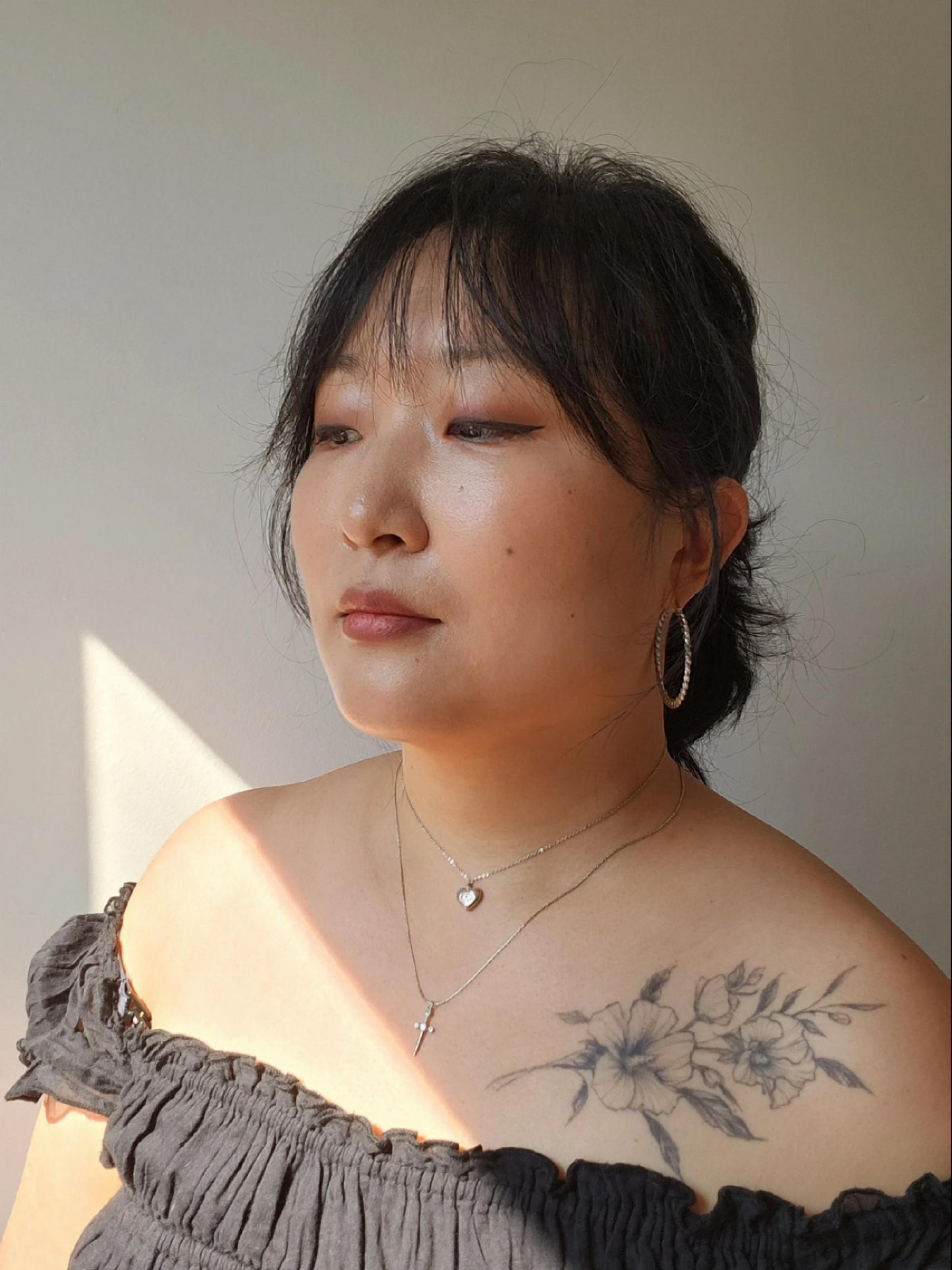 Tiny sword necklace gold/silver / dainty dagger necklace