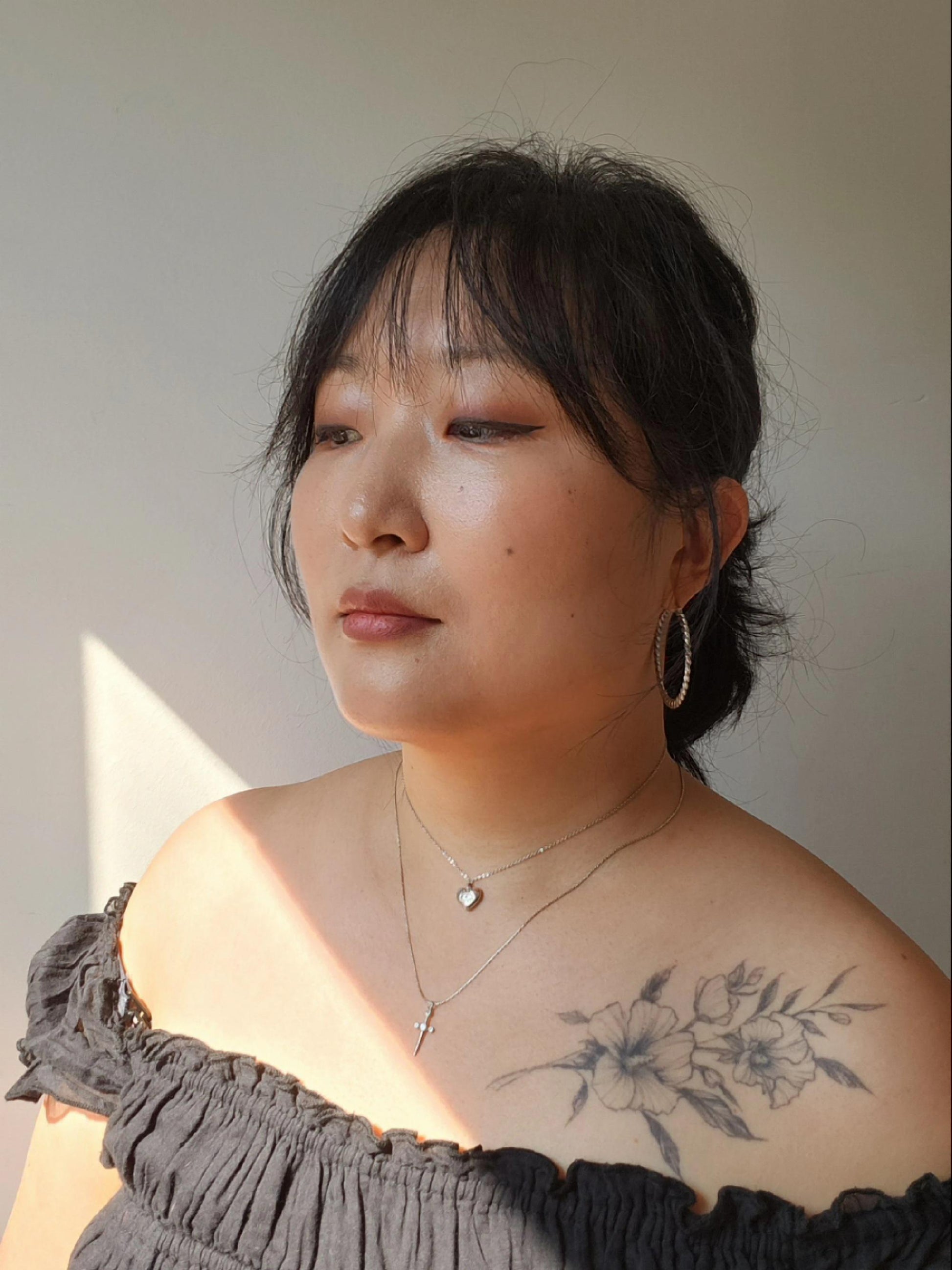 Tiny sword necklace gold/silver / dainty dagger necklace