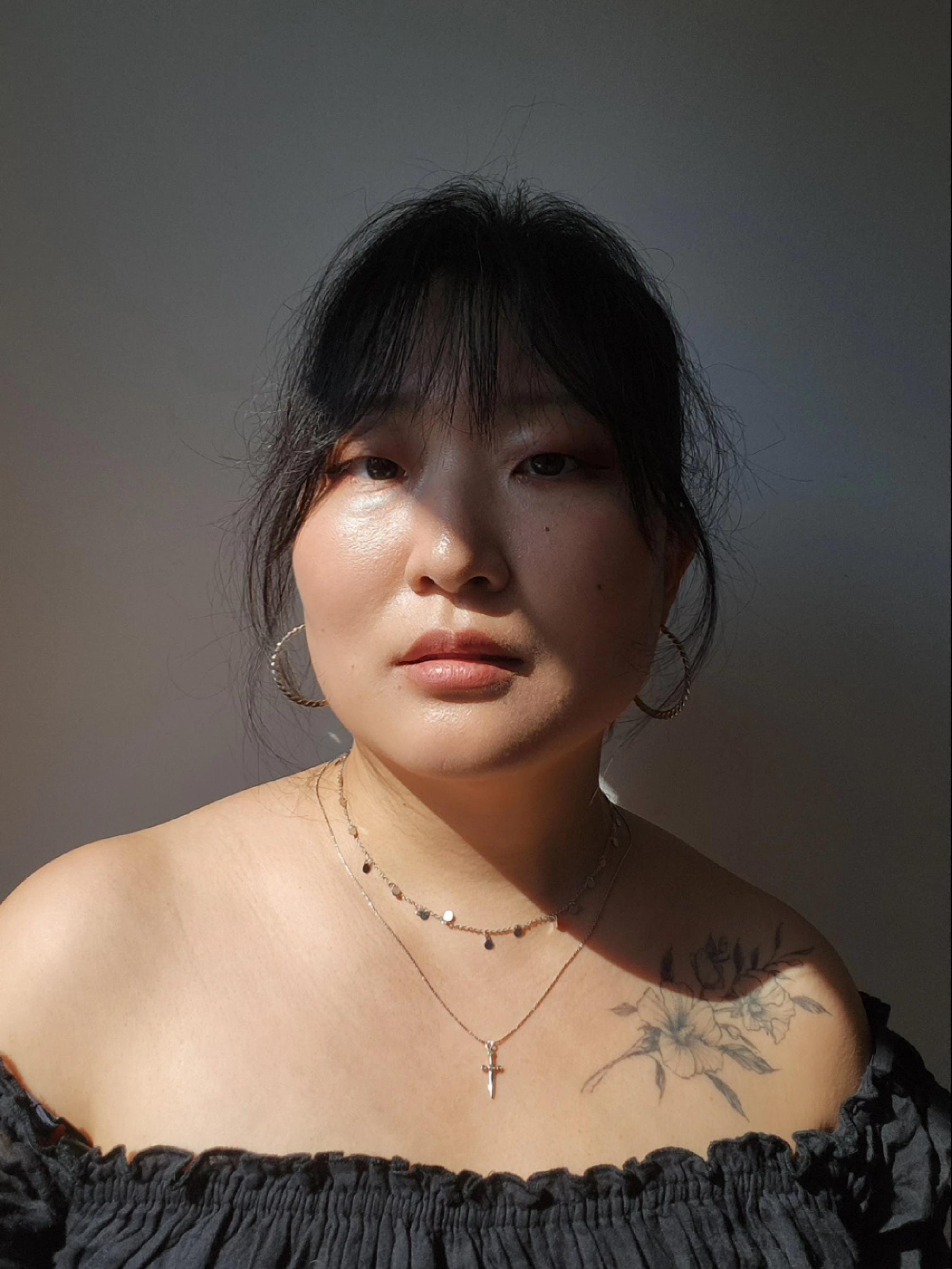 Tiny sword necklace gold/silver / dainty dagger necklace