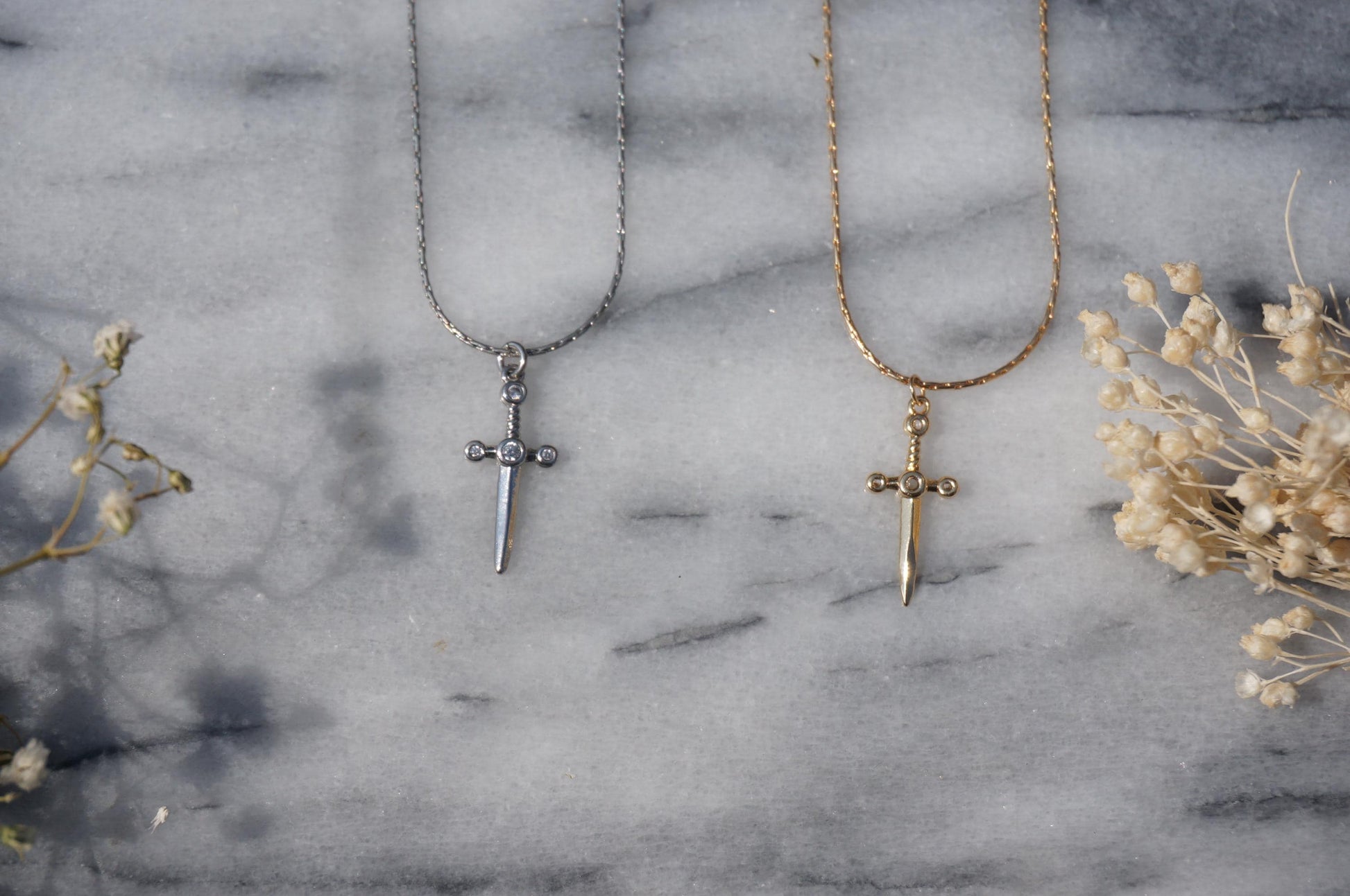 Tiny sword necklace gold/silver / dainty dagger necklace
