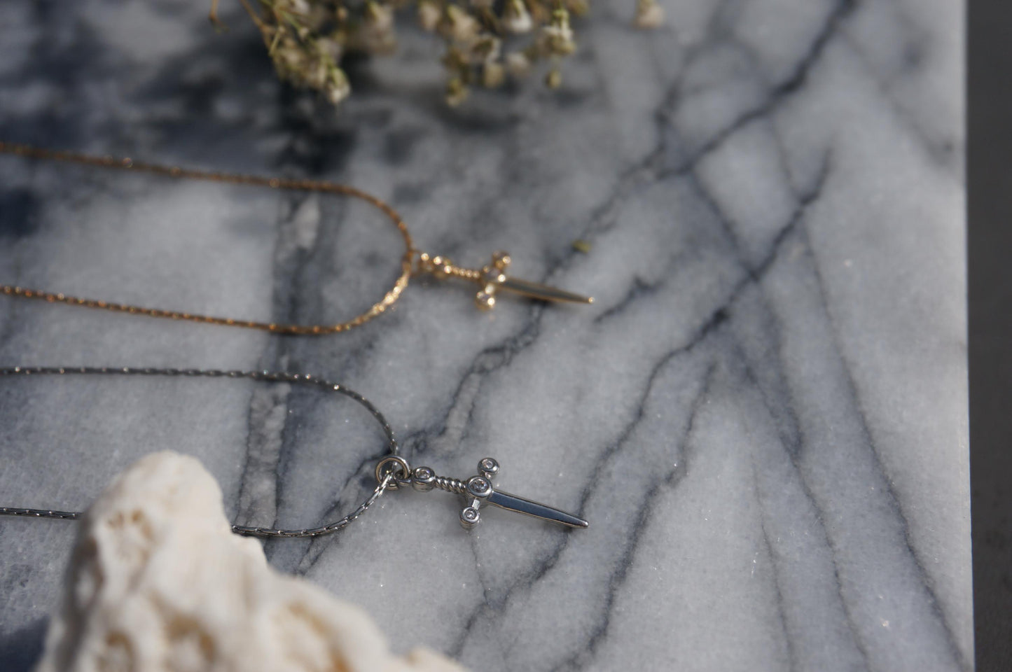 Tiny sword necklace gold/silver / dainty dagger necklace