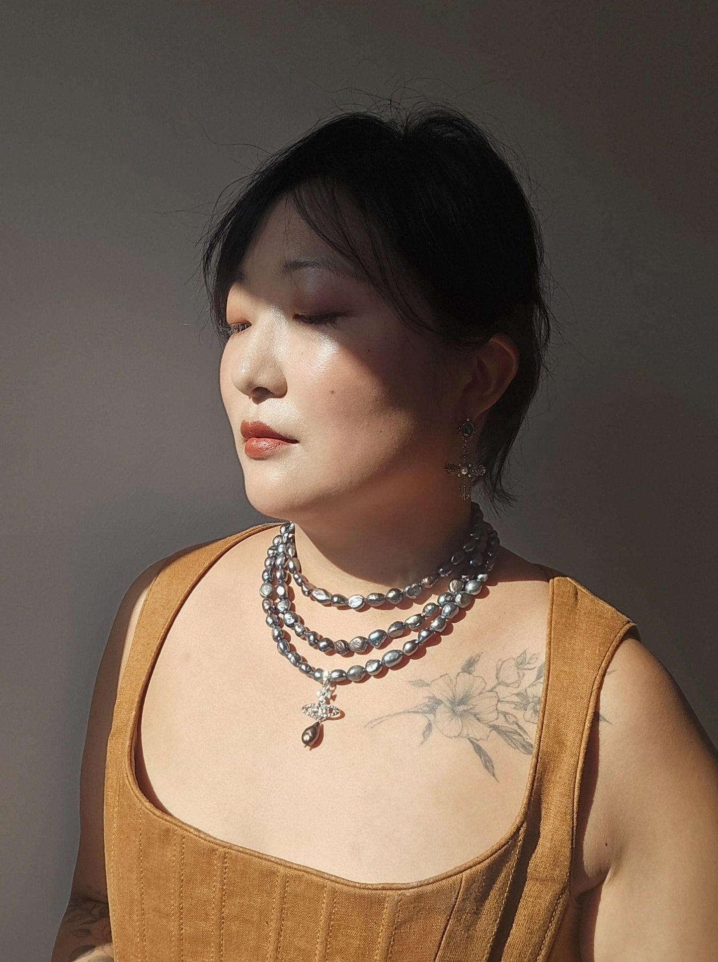 VICTORIA Three Layer Pearl / Black Pearl Necklace / Three Row Pearl Drop Choker