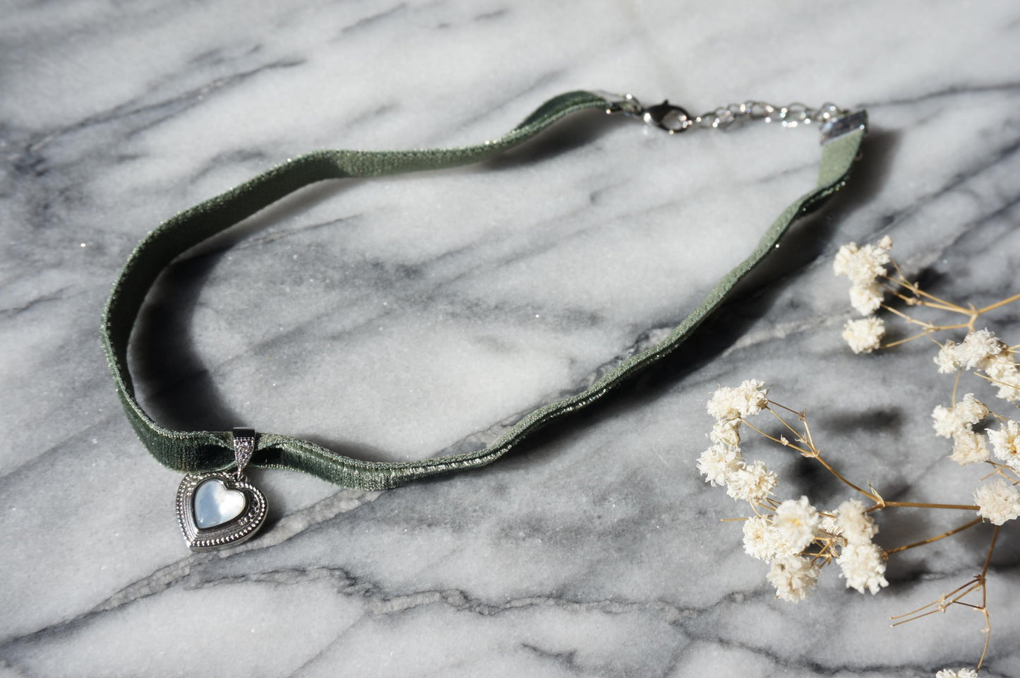Antique Heart Stretch Black/Green Velvet Choker / Gold Silver Velvet Choker