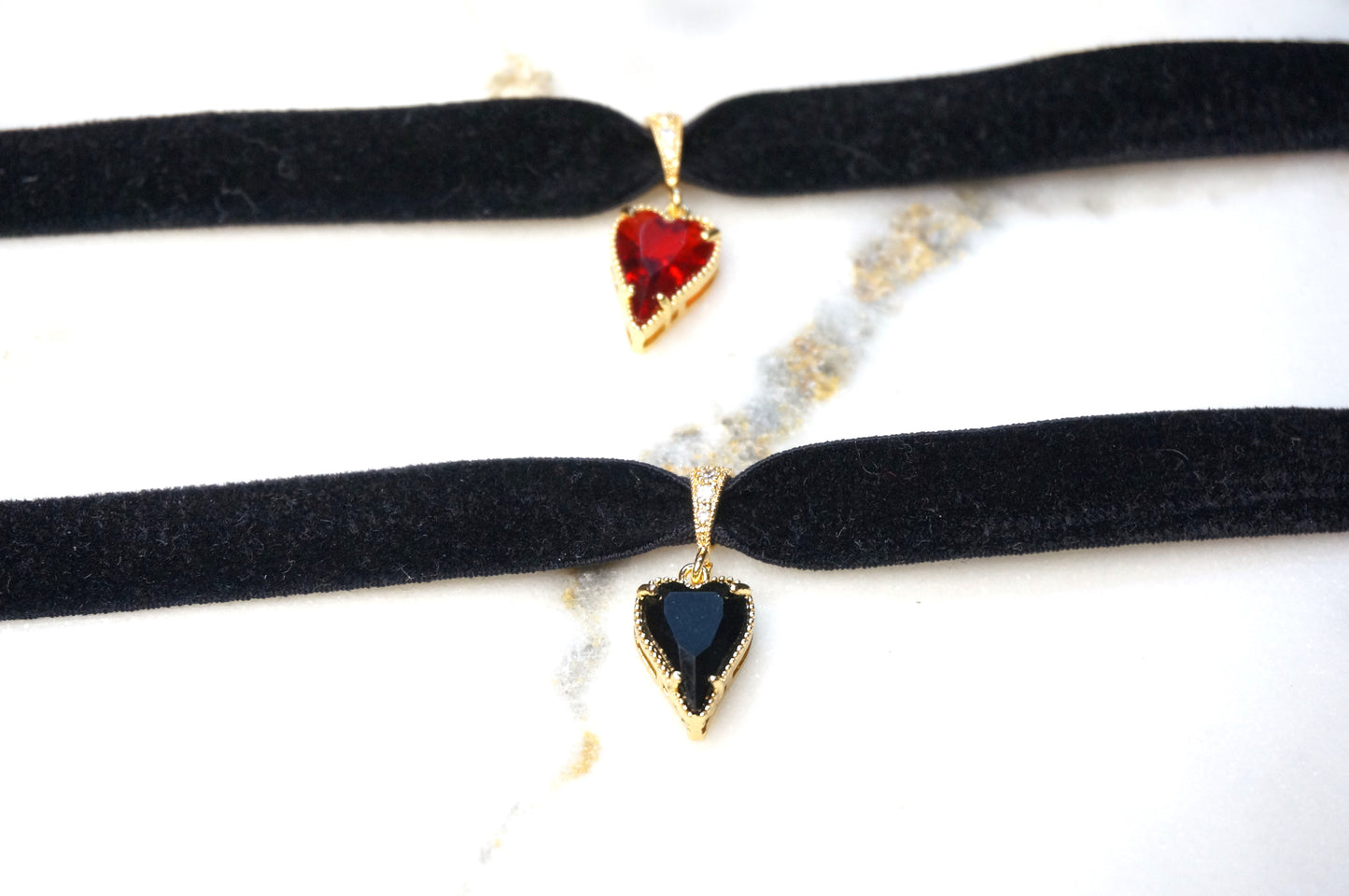 Alice Black/Red black velvet choker