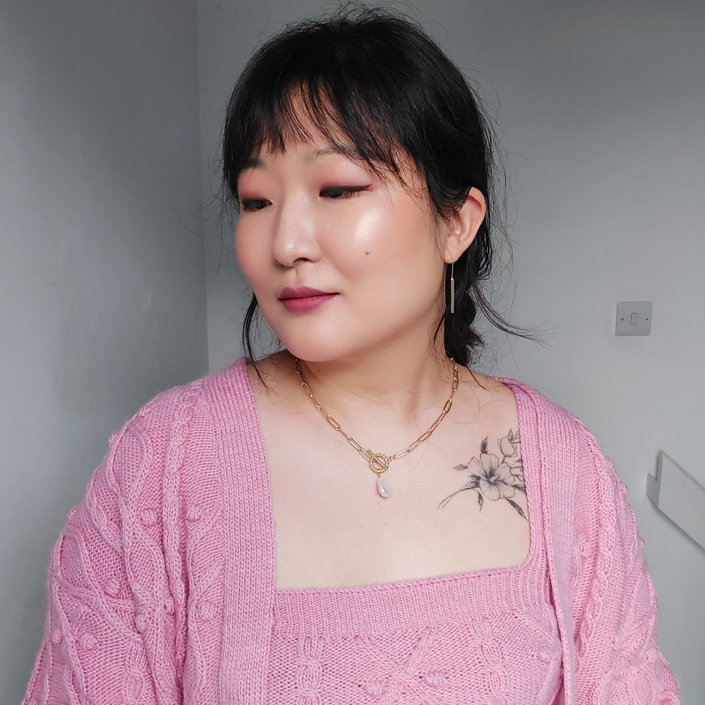 Chunky Gold Chain T-Bar Necklace with Pearldrop Pendant
