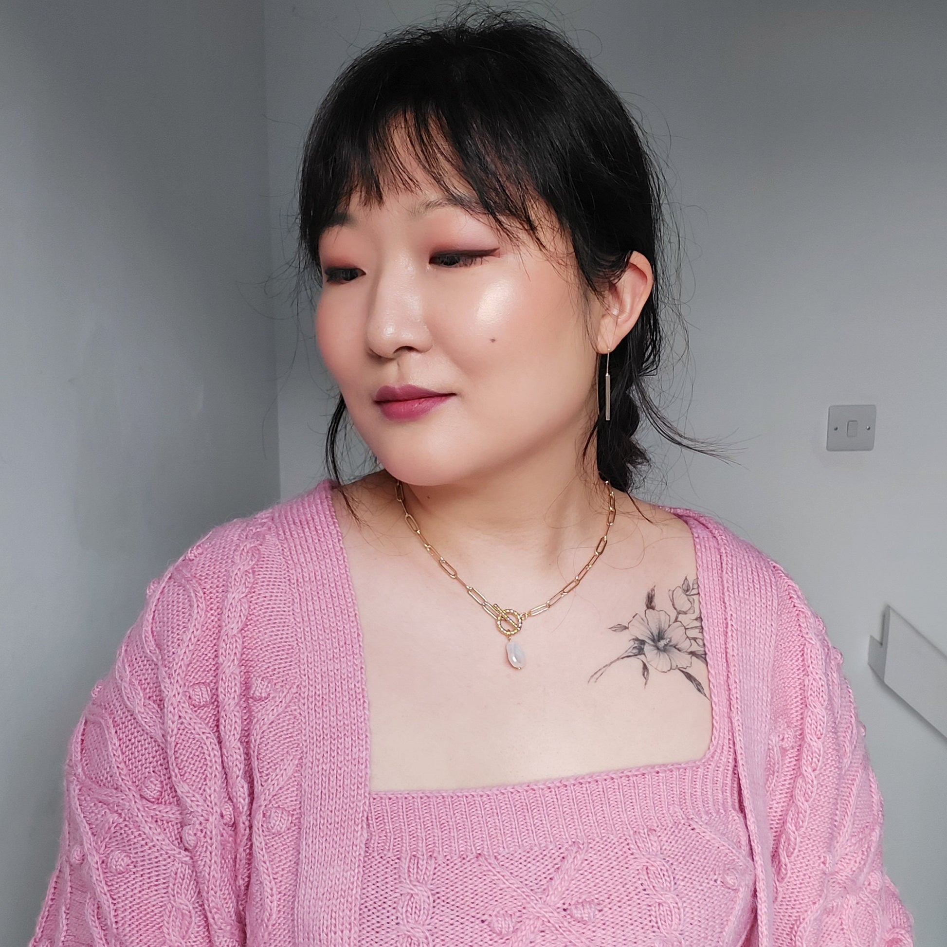 Chunky Gold Chain T-Bar Necklace with Pearldrop Pendant