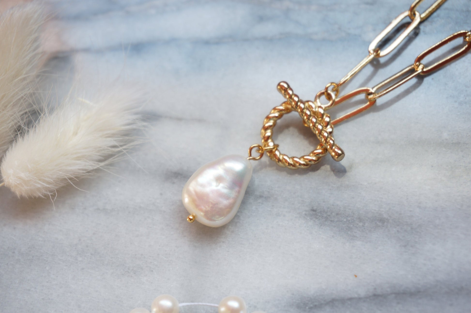 Chunky Gold Chain T-Bar Necklace with Pearldrop Pendant
