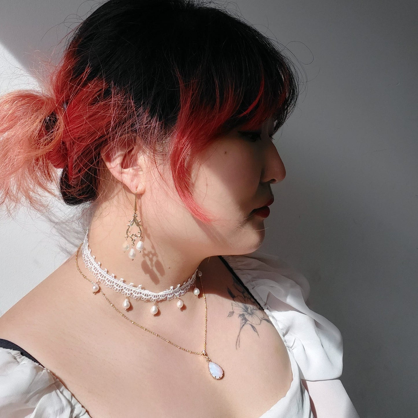 KATE White Lace with Teardrop Freshwater Pearls Choker Necklace