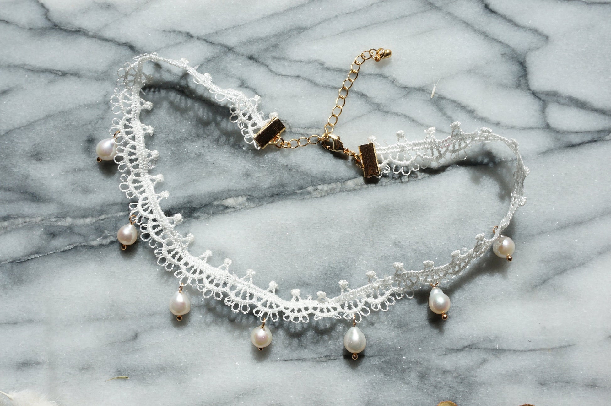 KATE White Lace with Teardrop Freshwater Pearls Choker Necklace