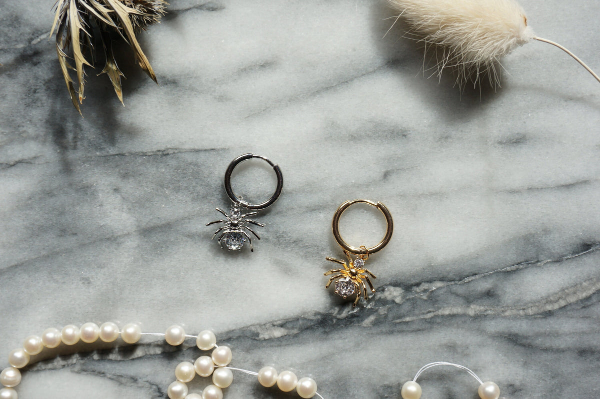 Spider Huggie Hoop SINGLE earring