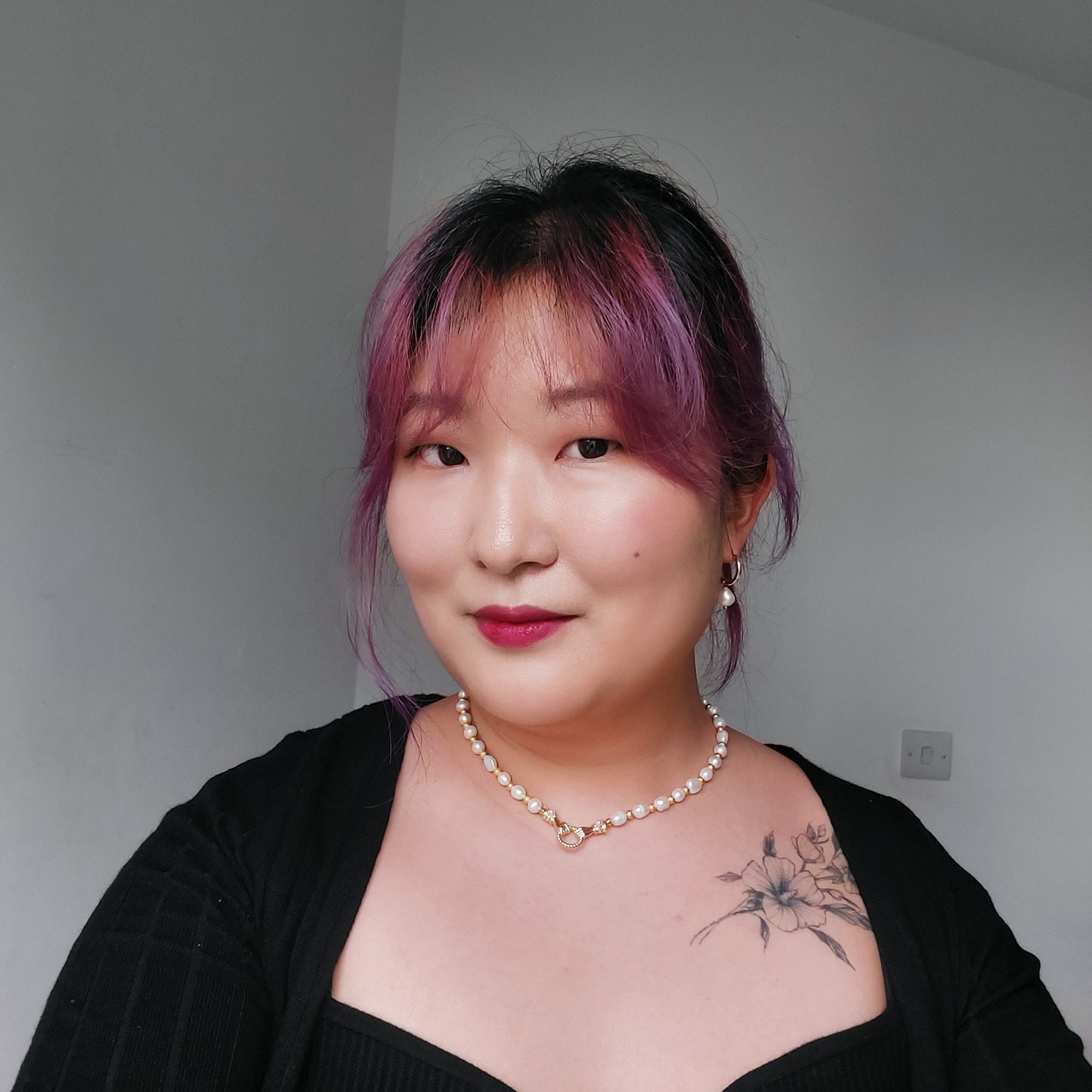 Teardrop Freshwater/Peacock dyed Pearl Minimal Huggie Hoop Earrings