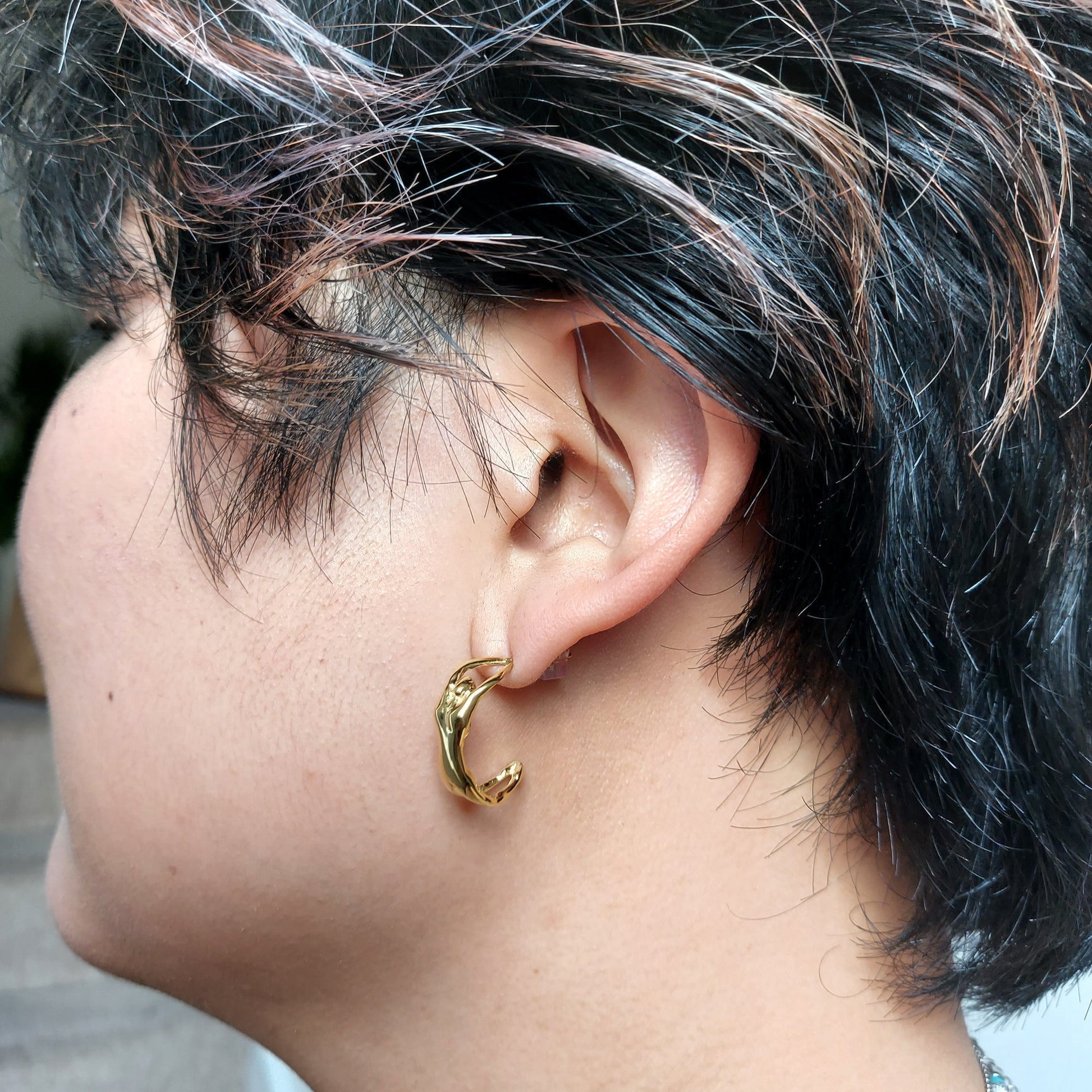 ACROBAT Female Body Hoop Earrings / Gold/Silver Hoops