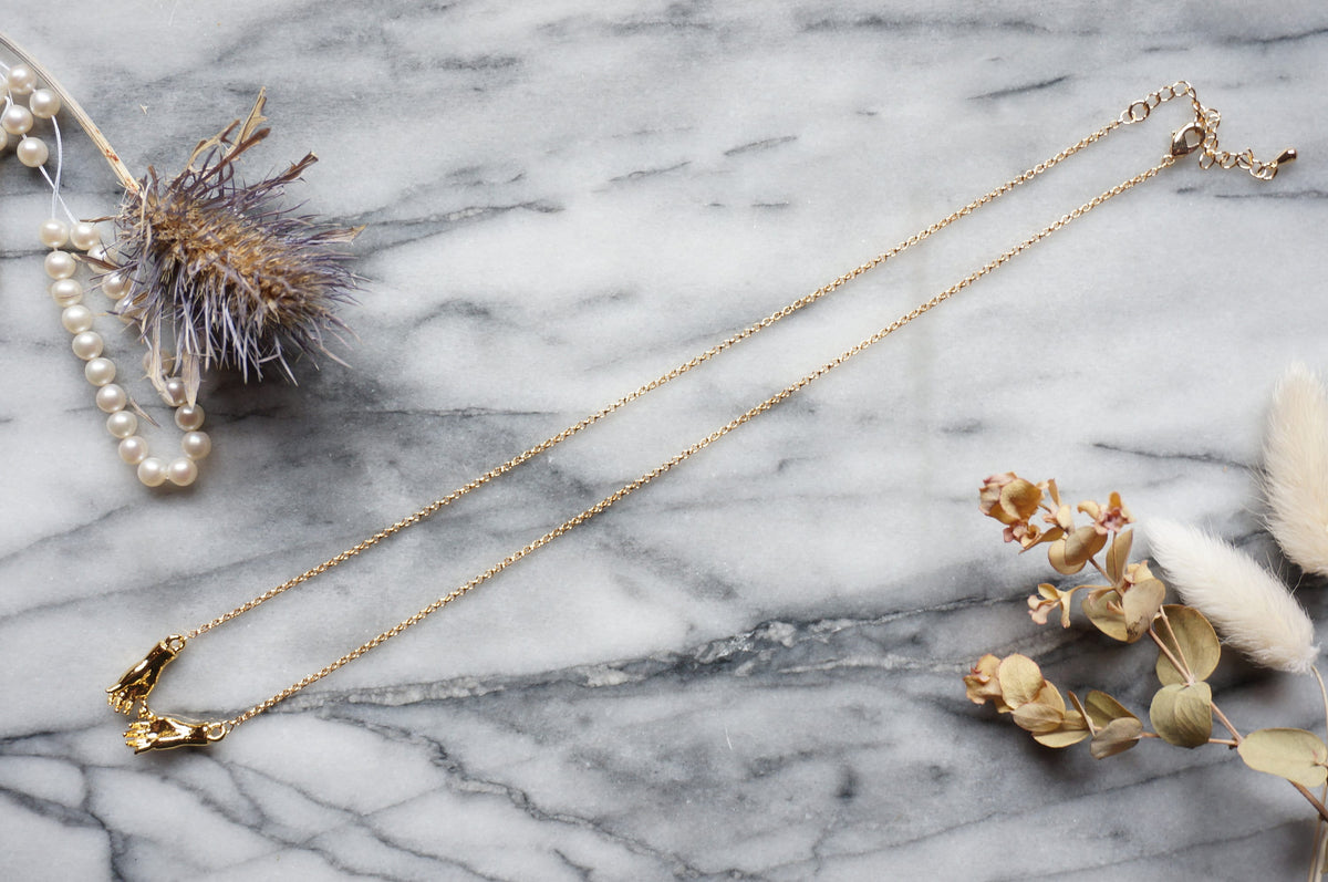 PROMISE Hand Holding Hand Gold / Silver Plated Chain Necklace