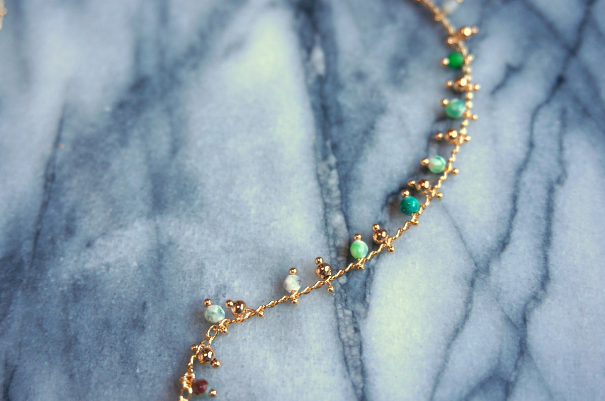 Gold Beaded Chain Choker in Green / Amber