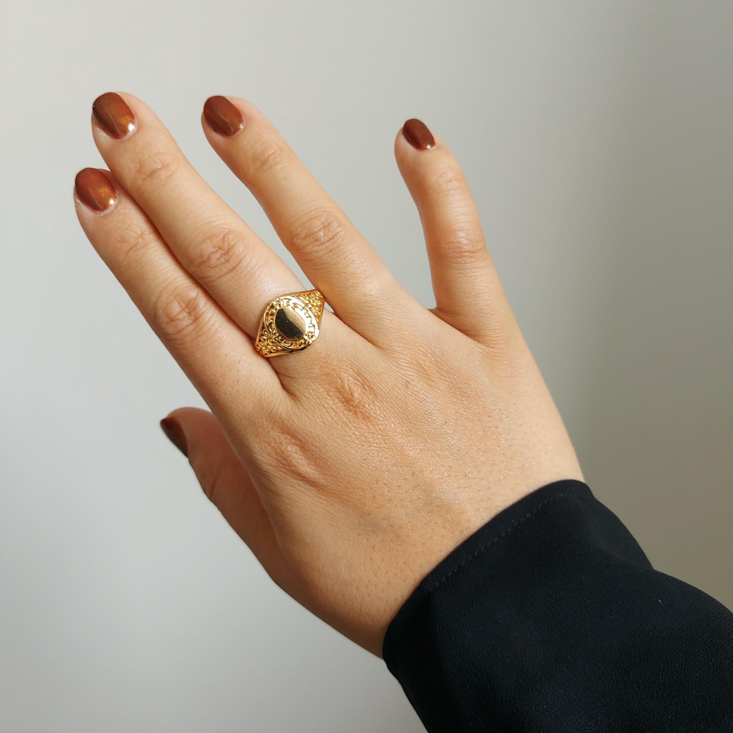 DUCHESS Silver / Gold Engraved Signet Ring