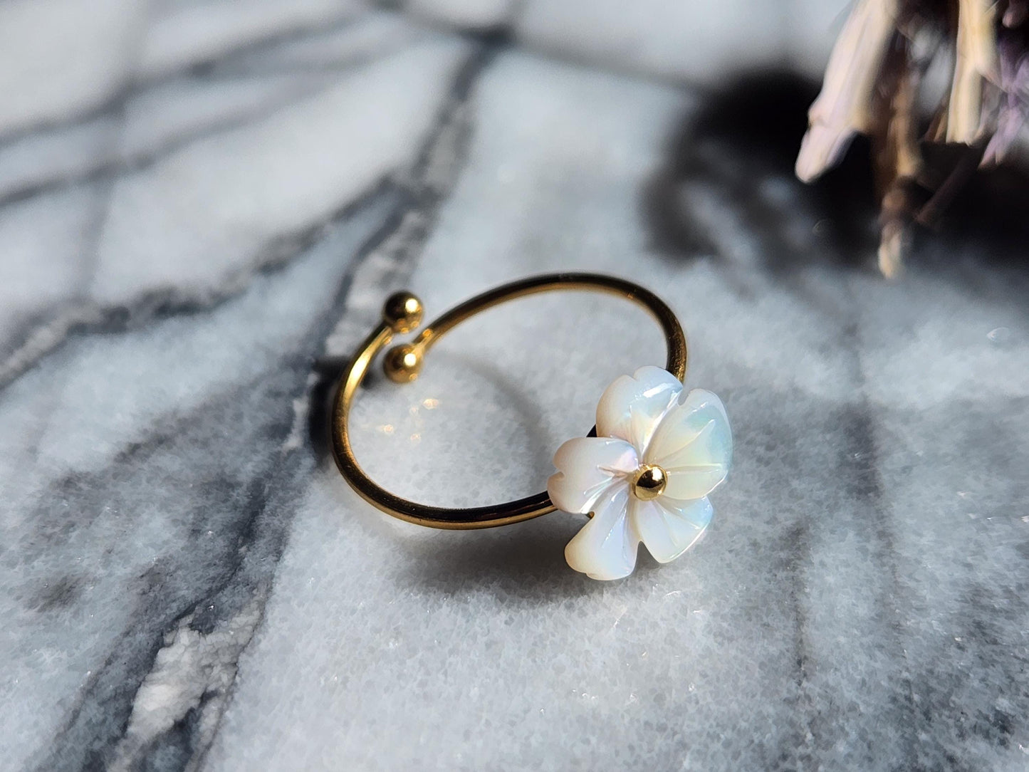 White Mother of Pearl Flower set
