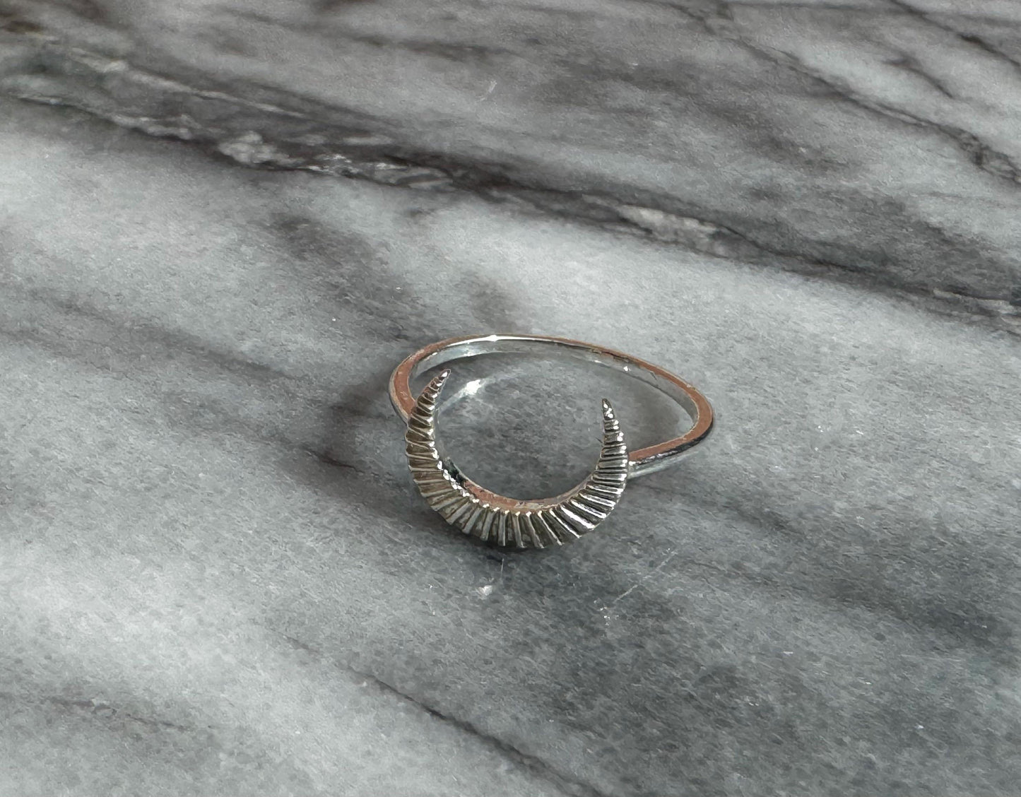 Crescent Moon Ring in Gold / Silver