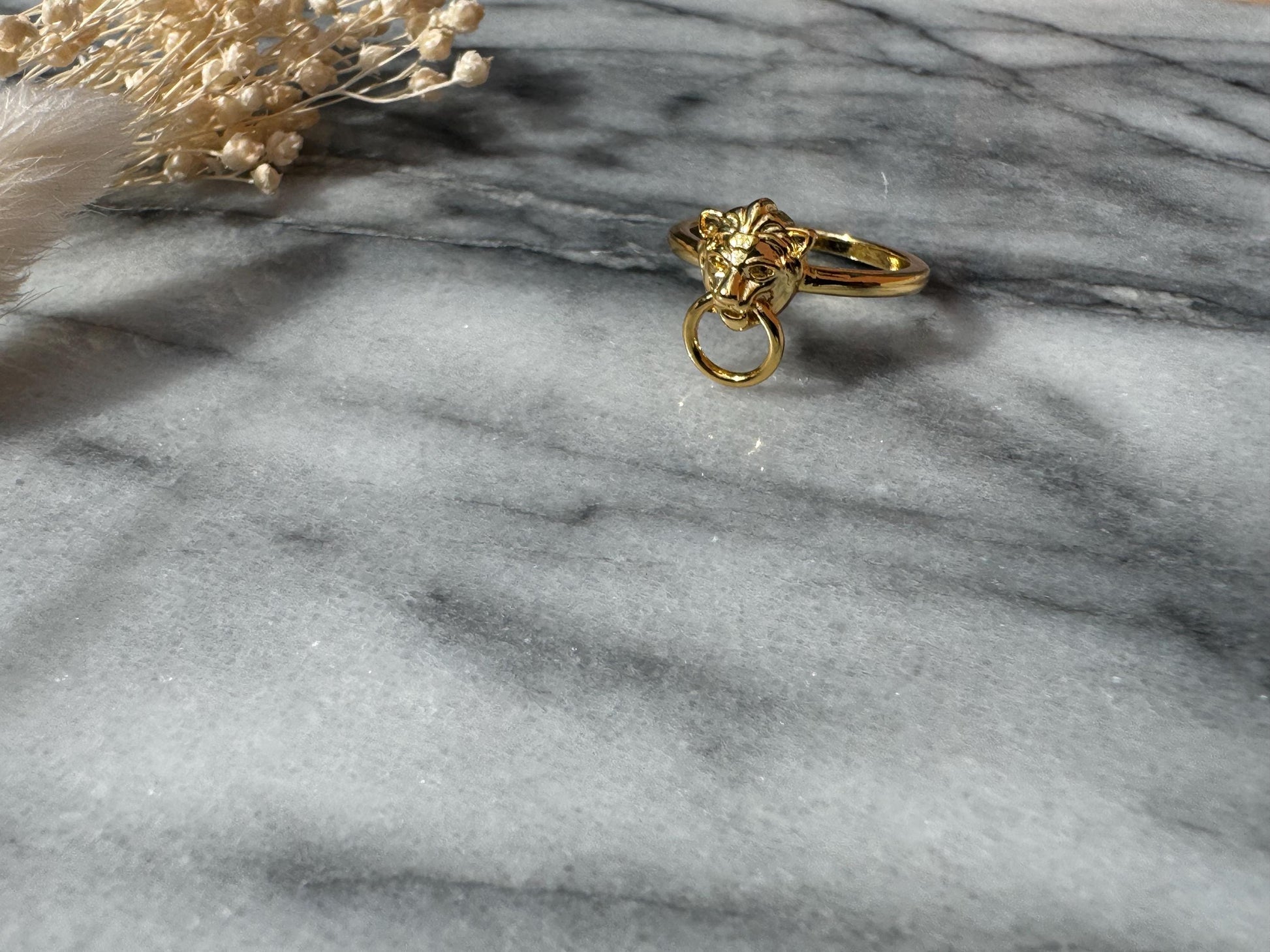 Victorian Style Lion Knocker Ring in Silver / Gold