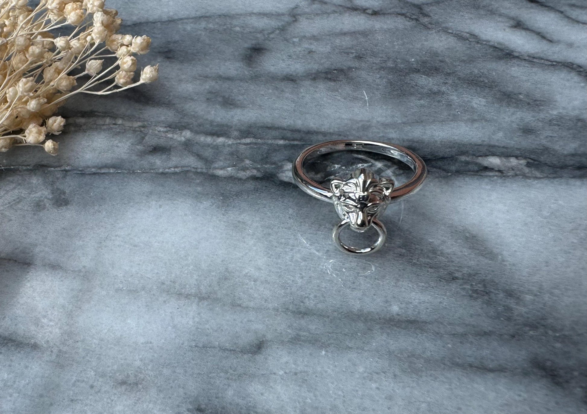 Victorian Style Lion Knocker Ring in Silver / Gold