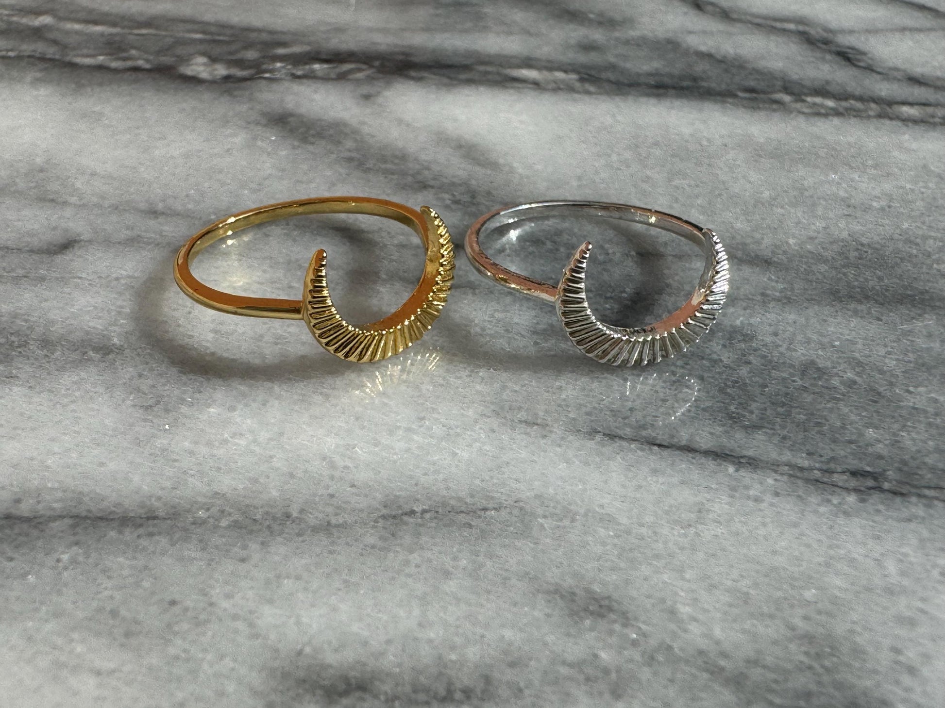 Crescent Moon Ring in Gold / Silver