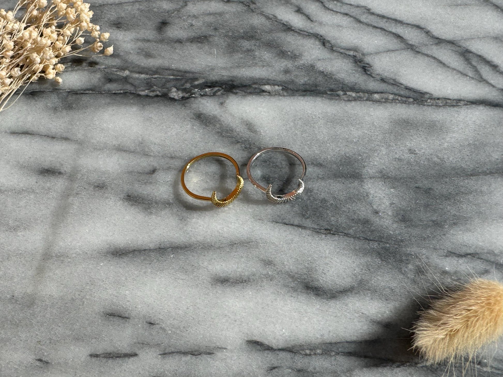 Crescent Moon Ring in Gold / Silver