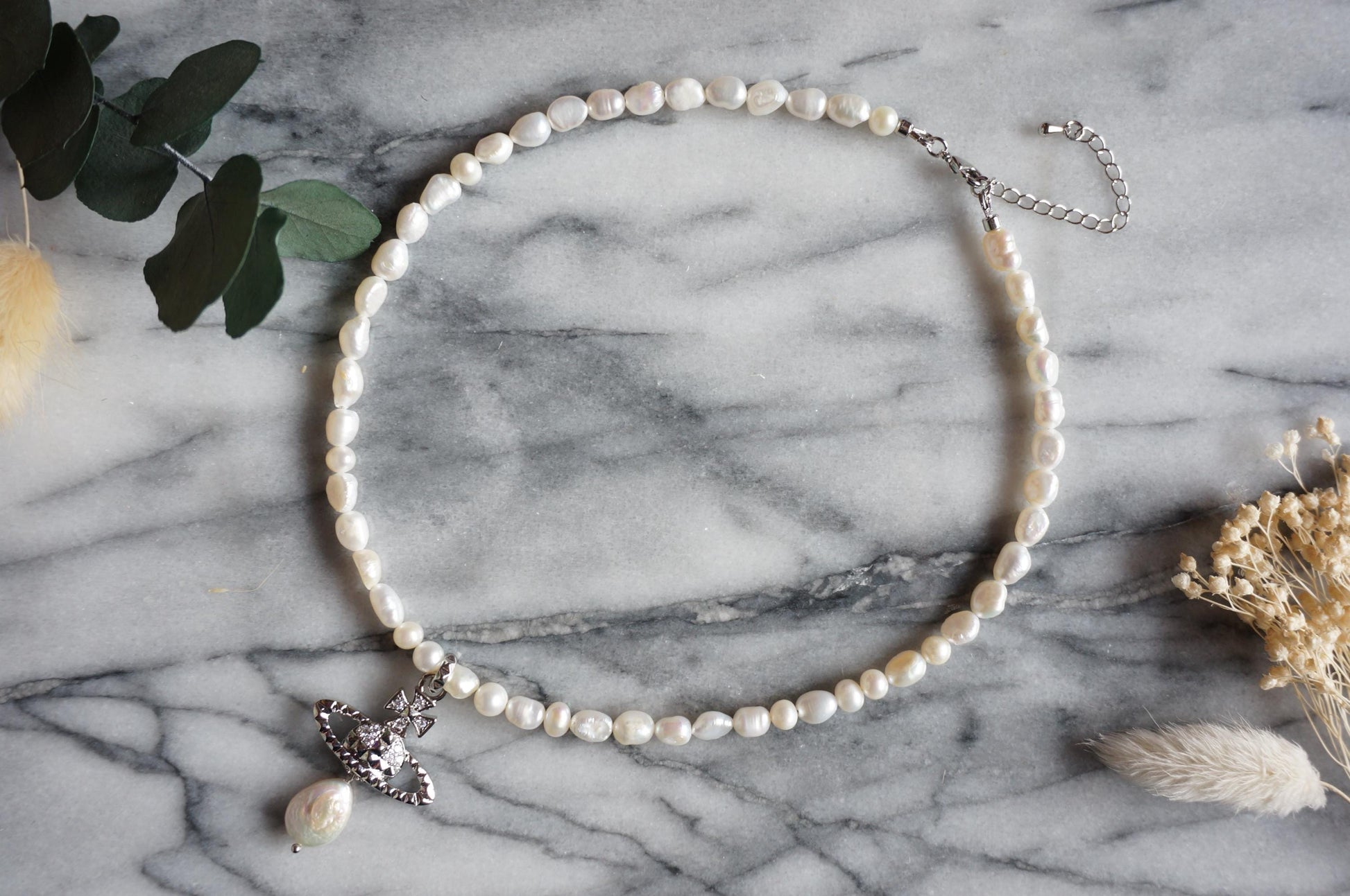 ELIZABETH Regal Orb Pearl Strand Necklace in Gold / Silver