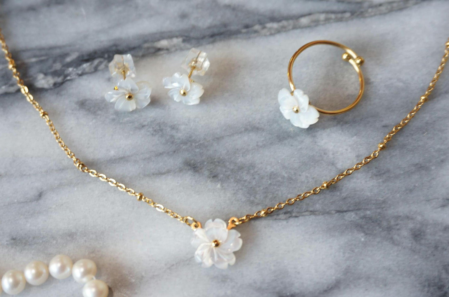 White Mother of Pearl Flower set