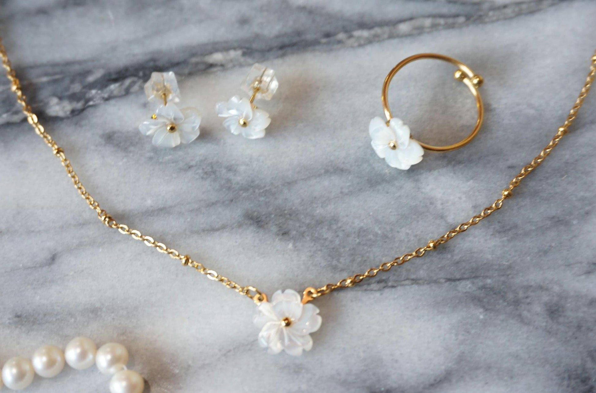White Mother of Pearl Flower set