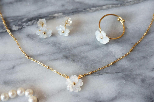 White Mother of Pearl Flower set