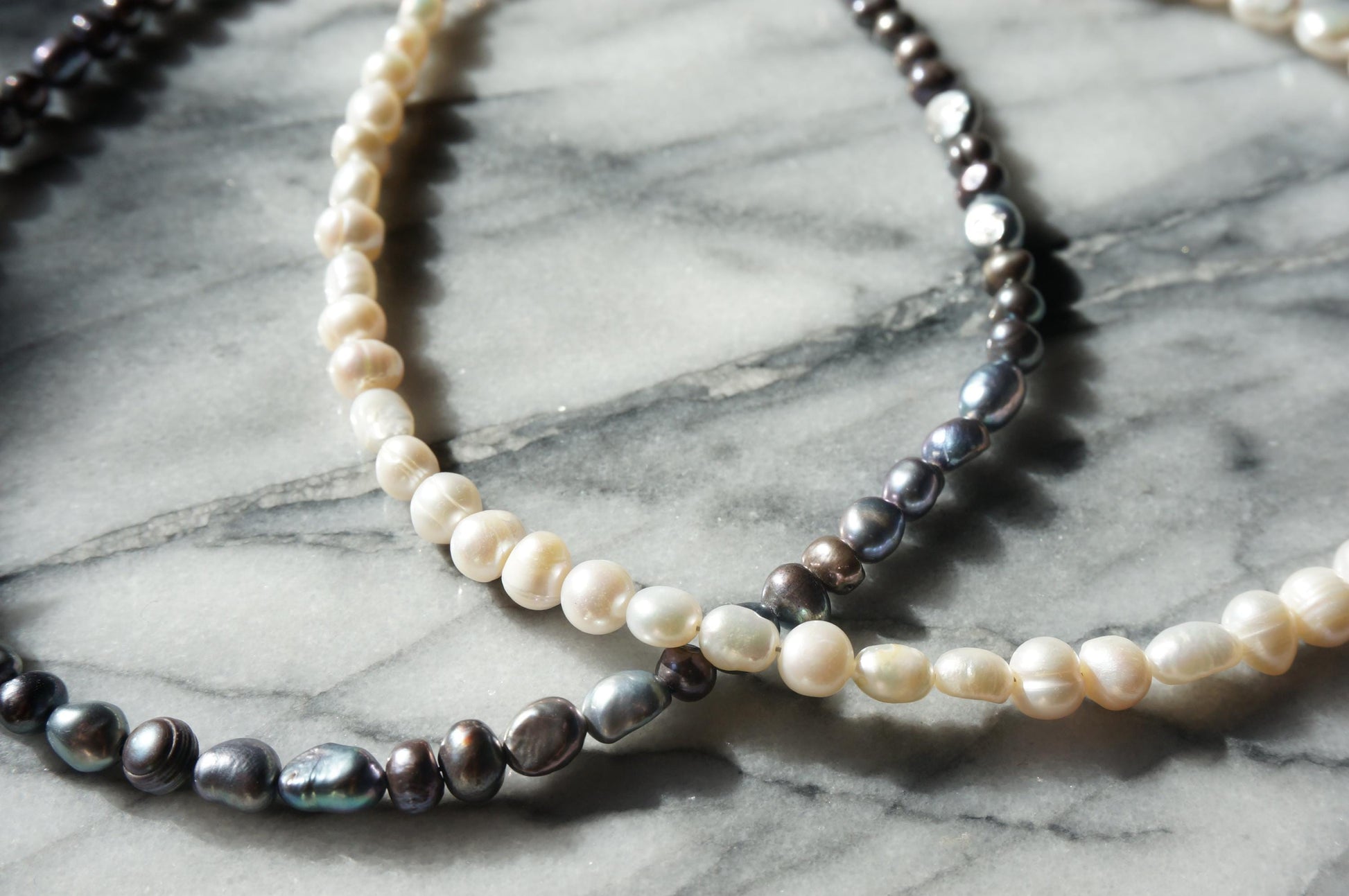 Genuine freshwater pearl necklace / white and black pearl unisex necklace