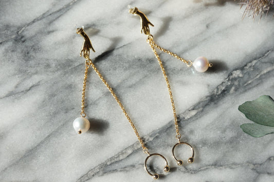 VIVIENNE Gold Pearl Chain Earrings
